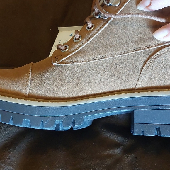 High top hiking boots with memory foam - NWT - Picture 8 of 9